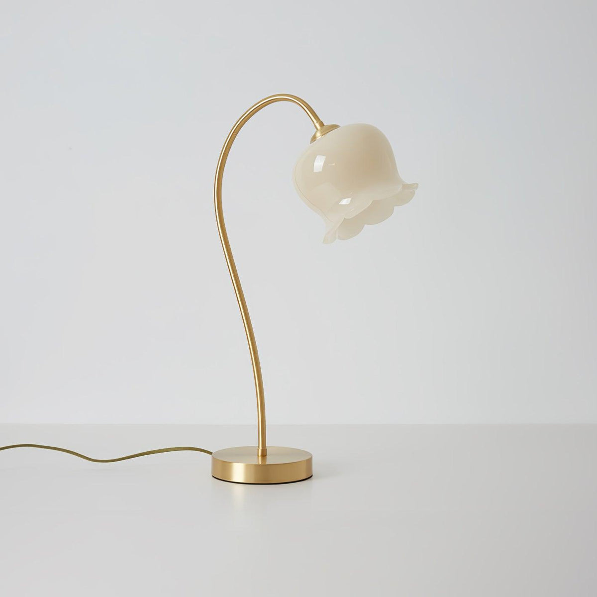 Calvor vintagebordslampa i mässing