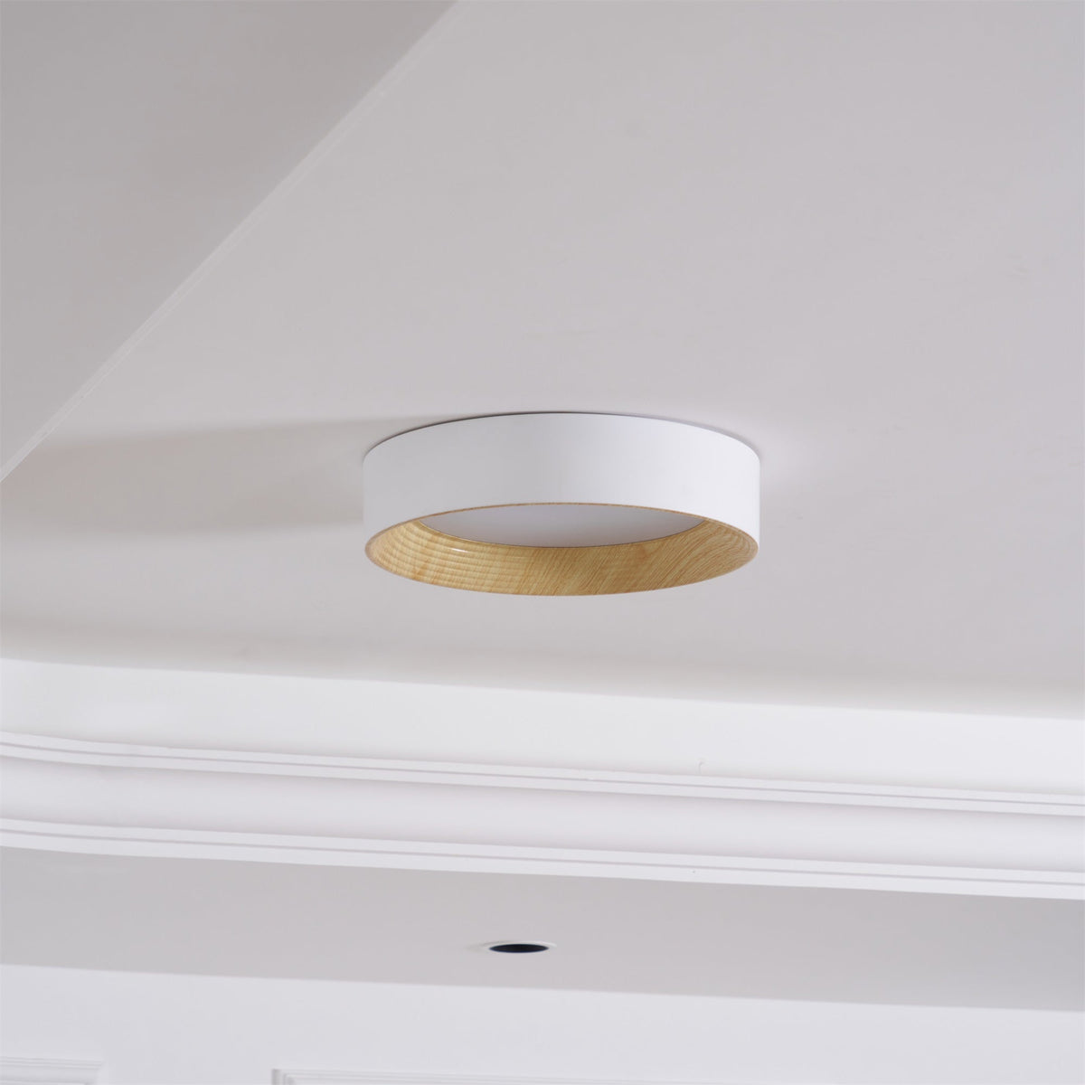 Elvirelle loftslampe i træ med minimalistisk justerbar ring