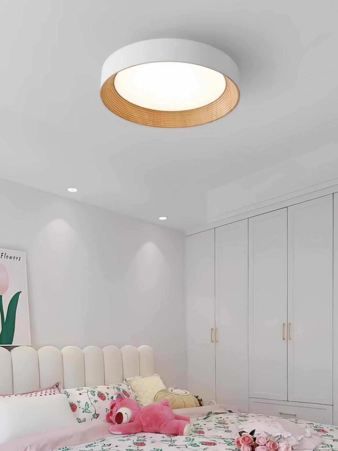Elvirelle loftslampe i træ med minimalistisk justerbar ring