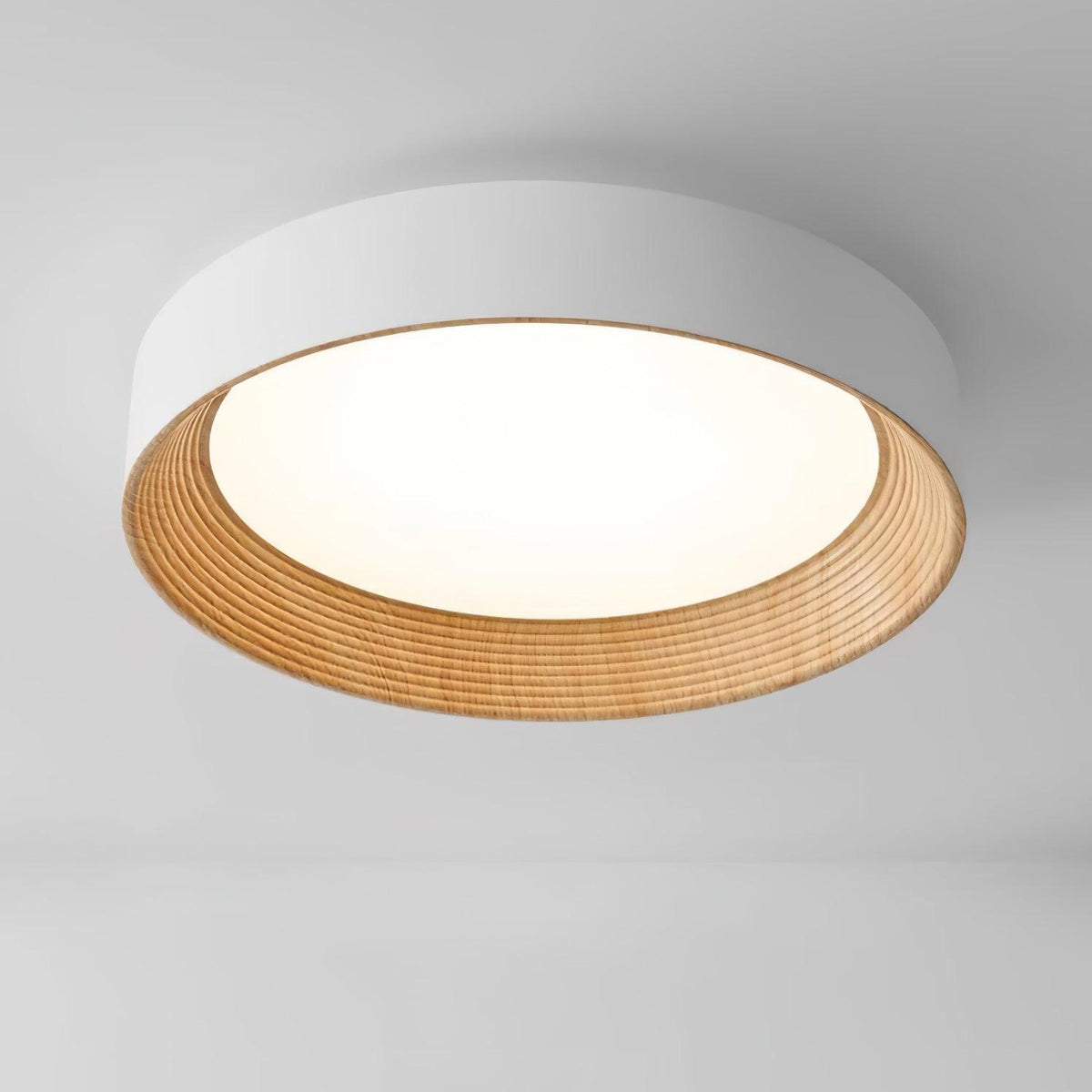 Elvirelle loftslampe i træ med minimalistisk justerbar ring