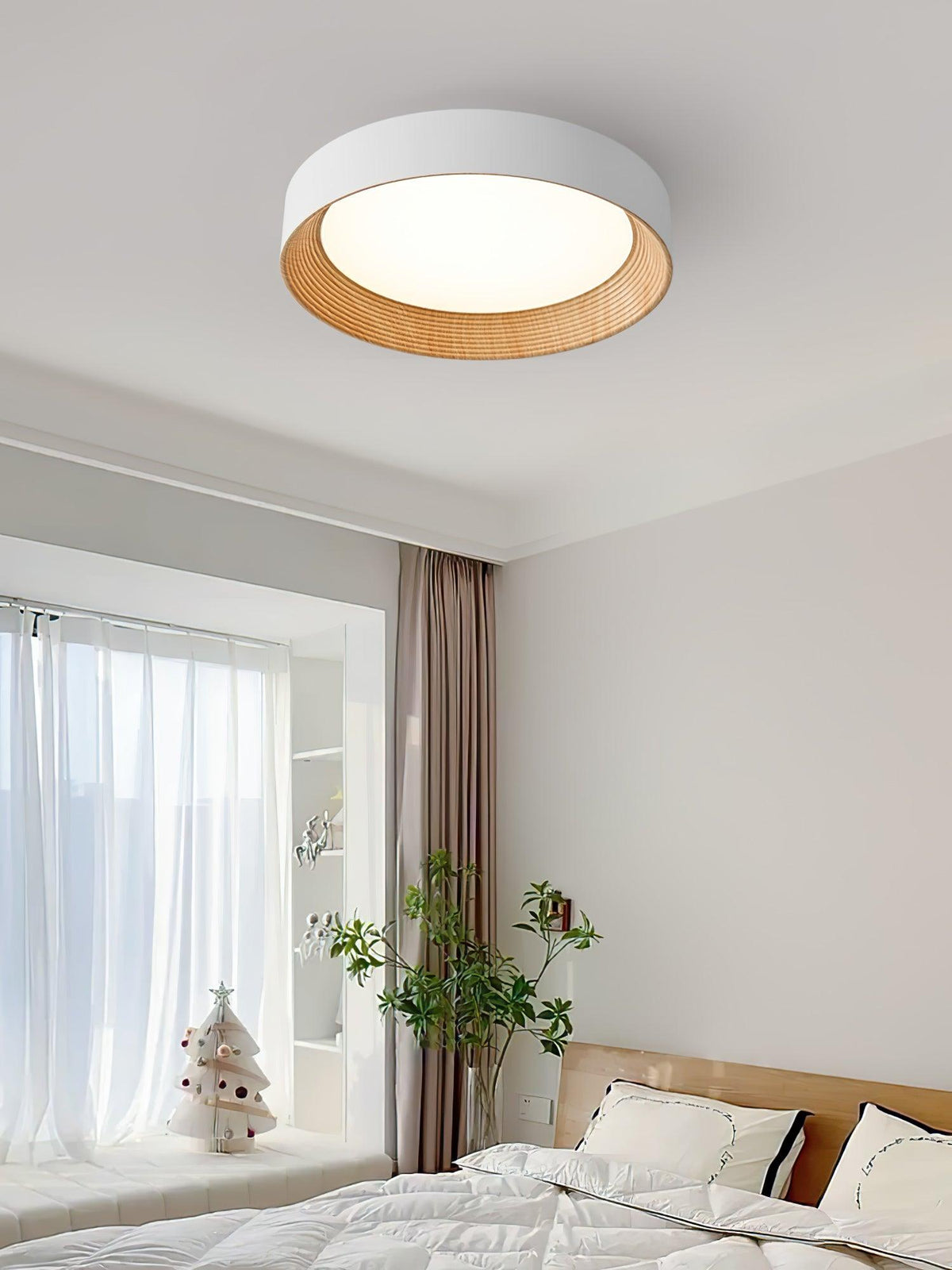 Elvirelle loftslampe i træ med minimalistisk justerbar ring