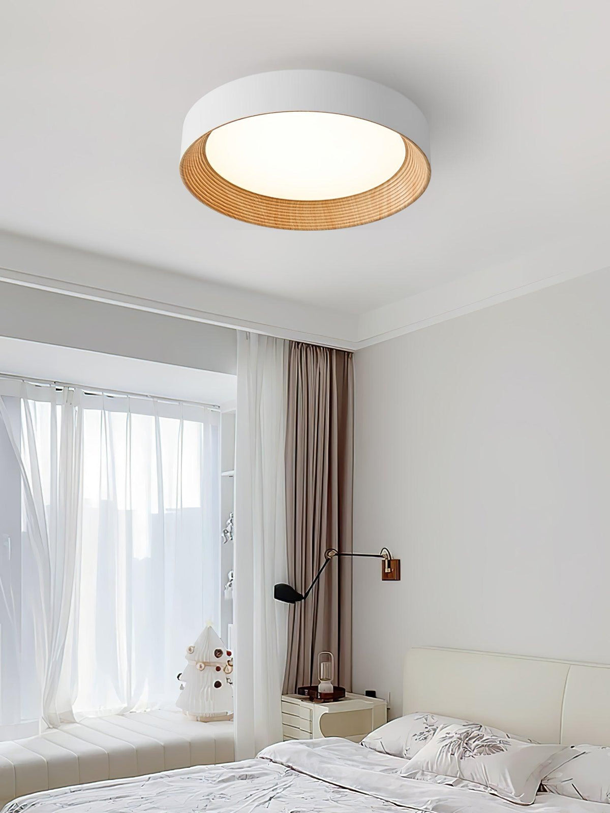 Elvirelle loftslampe i træ med minimalistisk justerbar ring