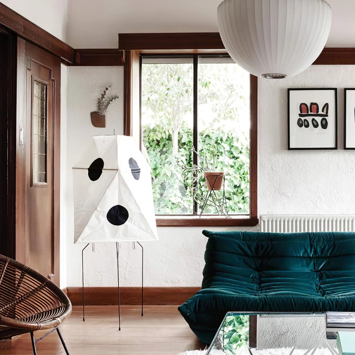 Sath kunstnerisk gulvlampe i stof