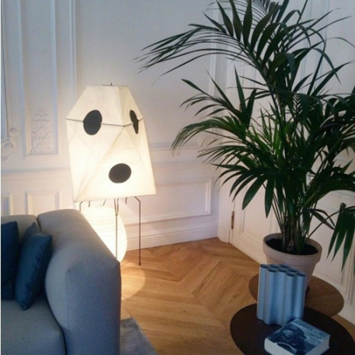 Sath kunstnerisk gulvlampe i stof