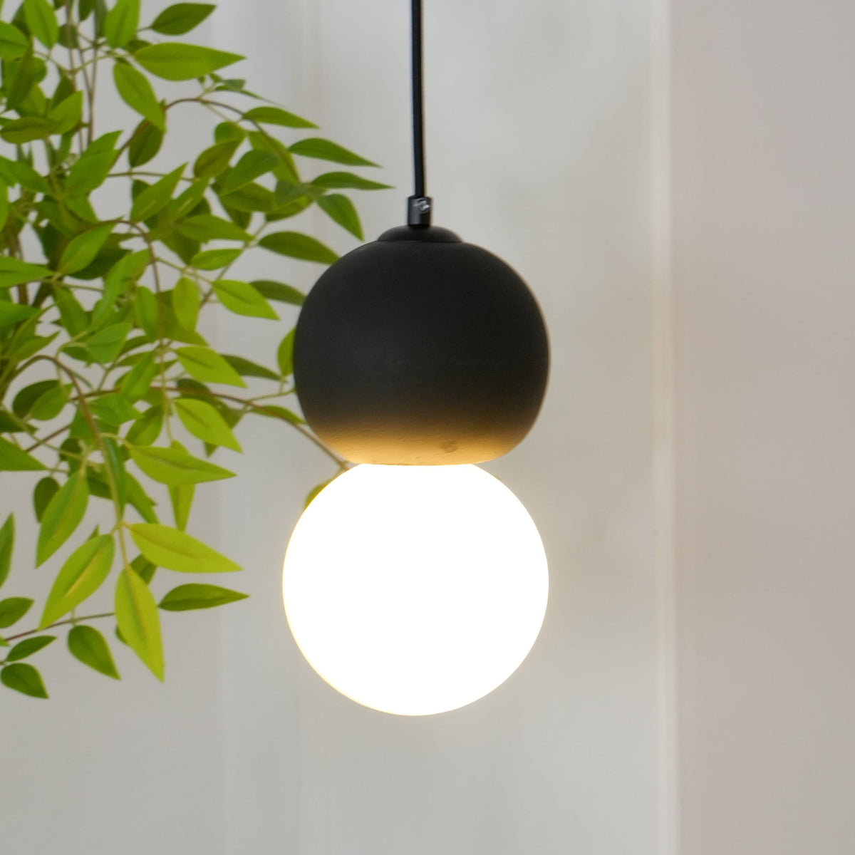 Joss minimalistisk pendellampe i cement