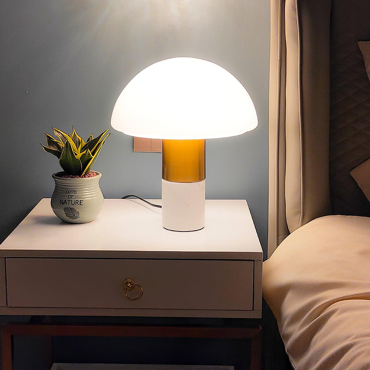Wathen konstnärlig bordslampa i marmor