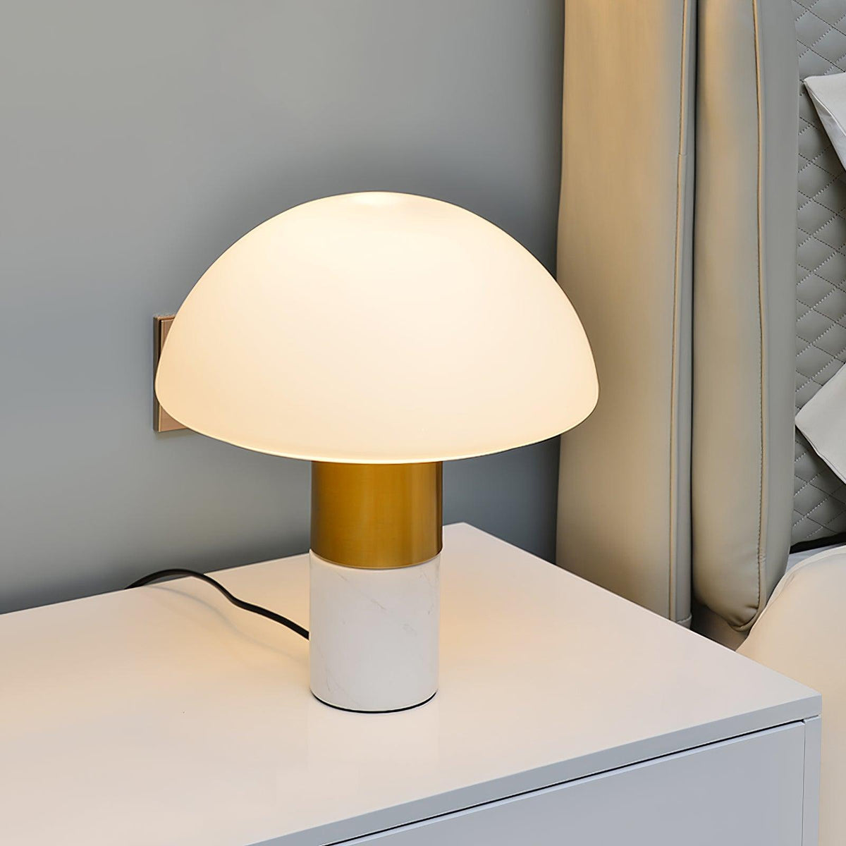 Wathen konstnärlig bordslampa i marmor