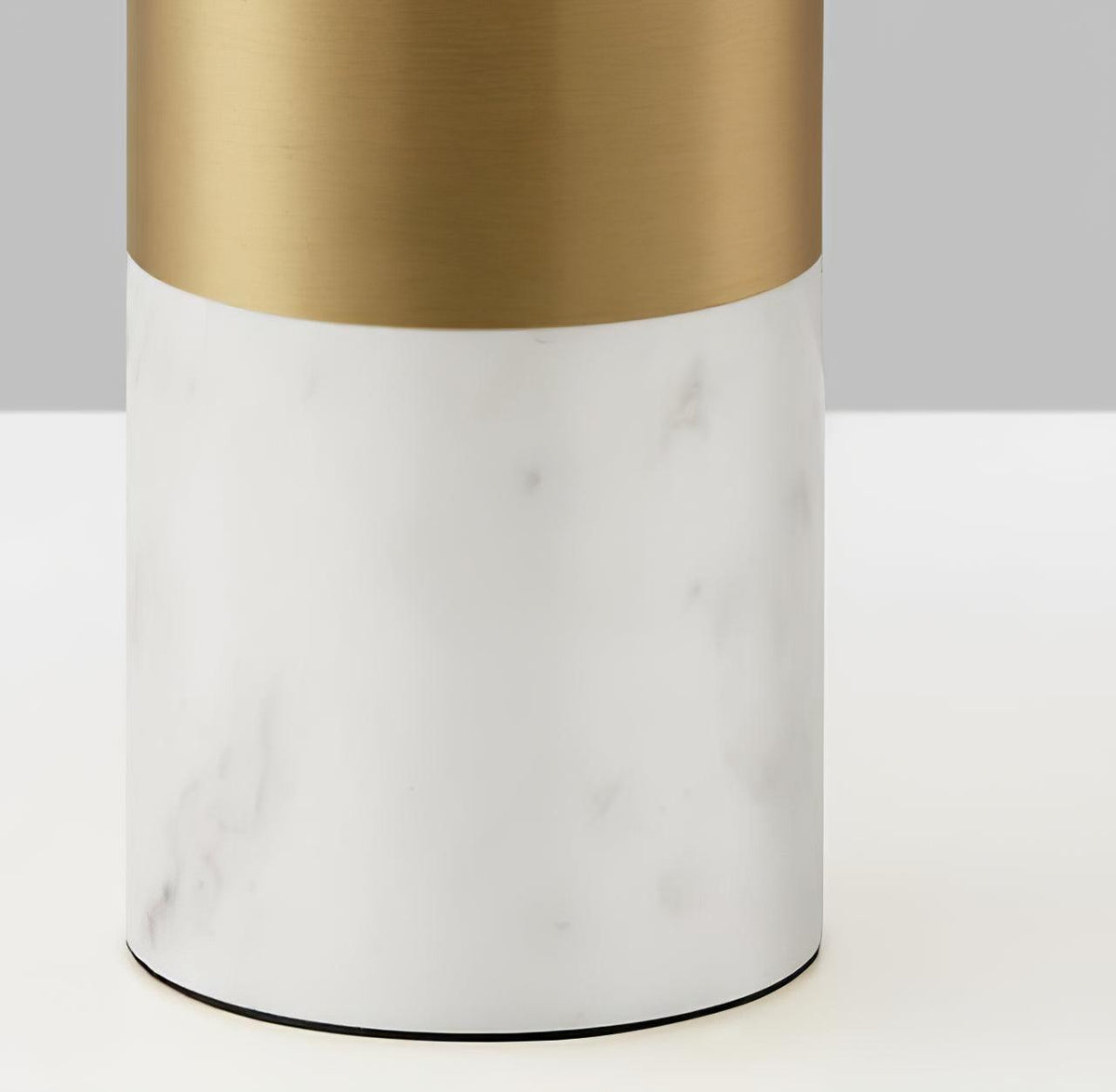 Wathen konstnärlig bordslampa i marmor