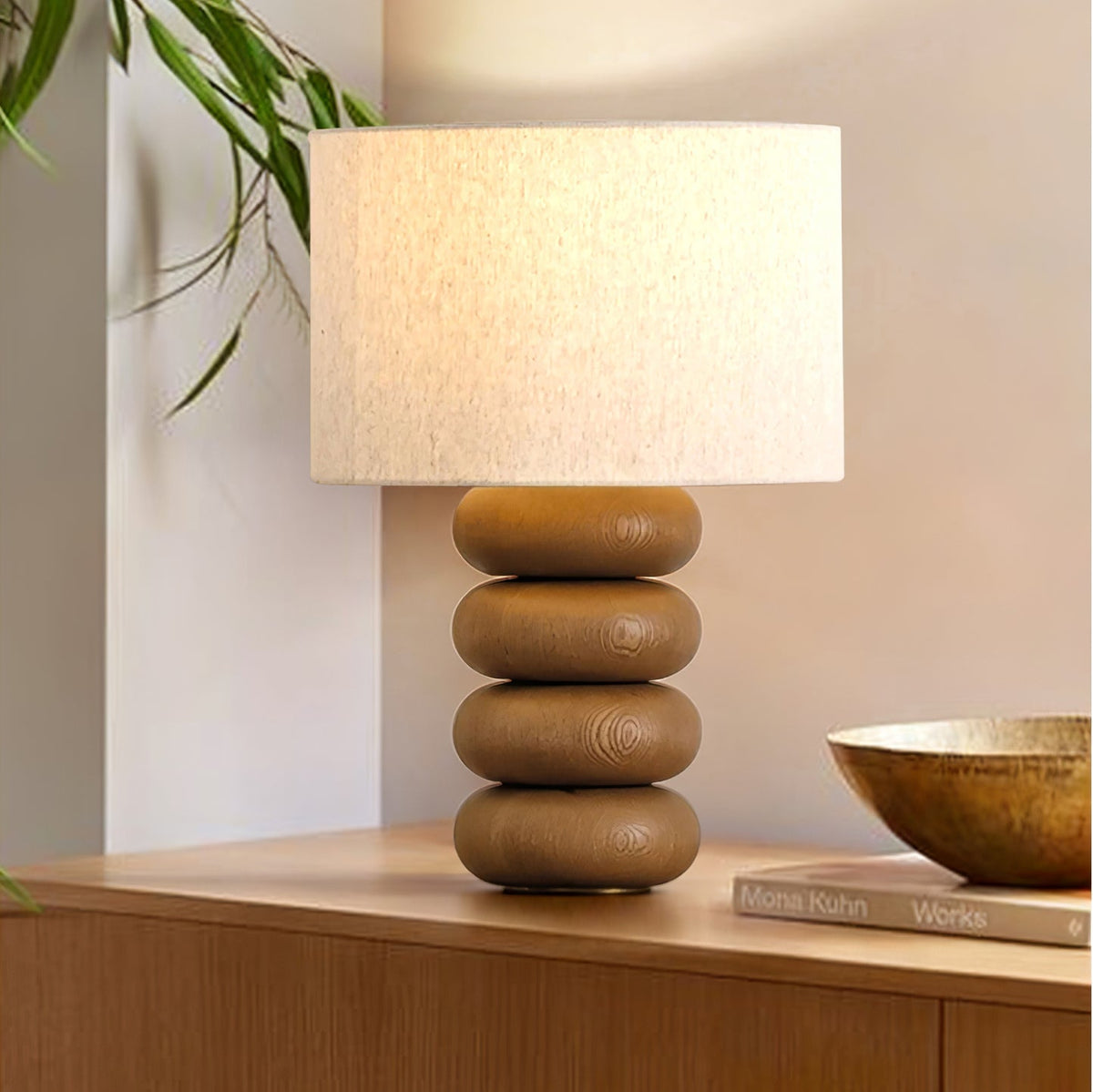 Lild bordslampa i trä och tyg