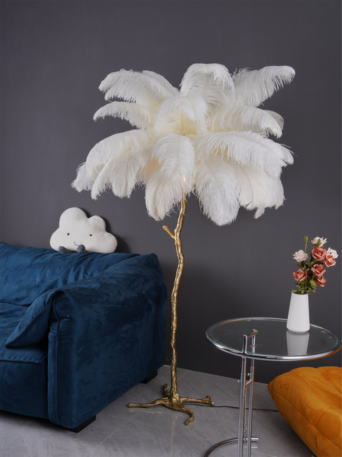 Selis golvlampa i mässing med fjäderdesign
