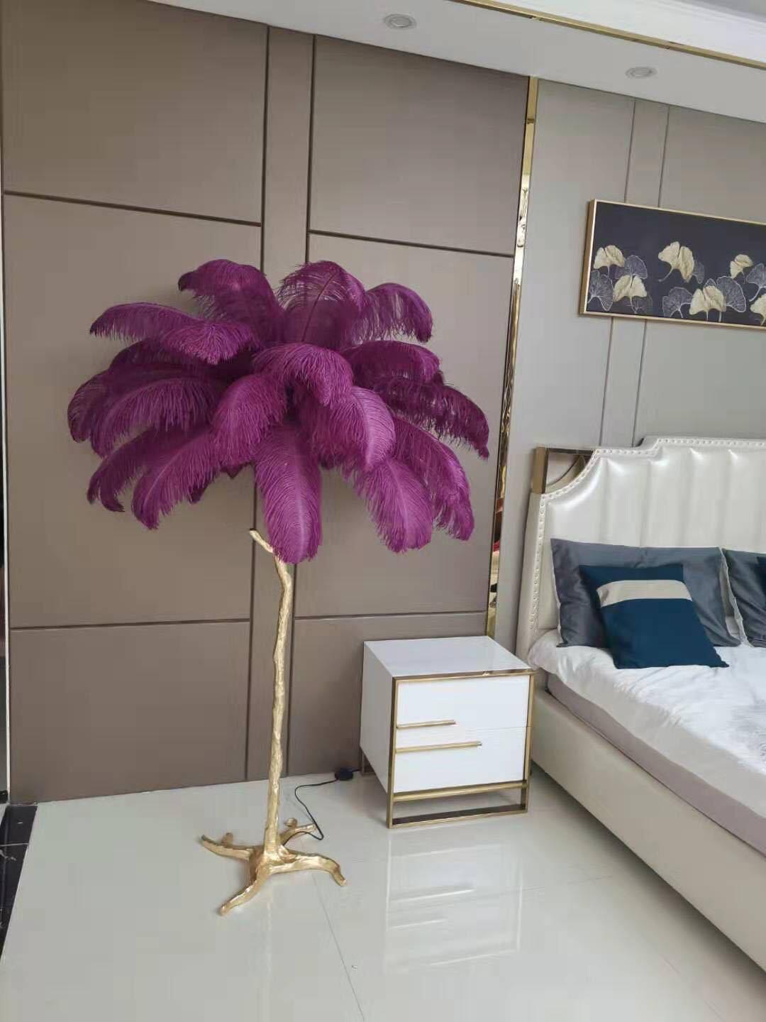 Selis golvlampa i mässing med fjäderdesign