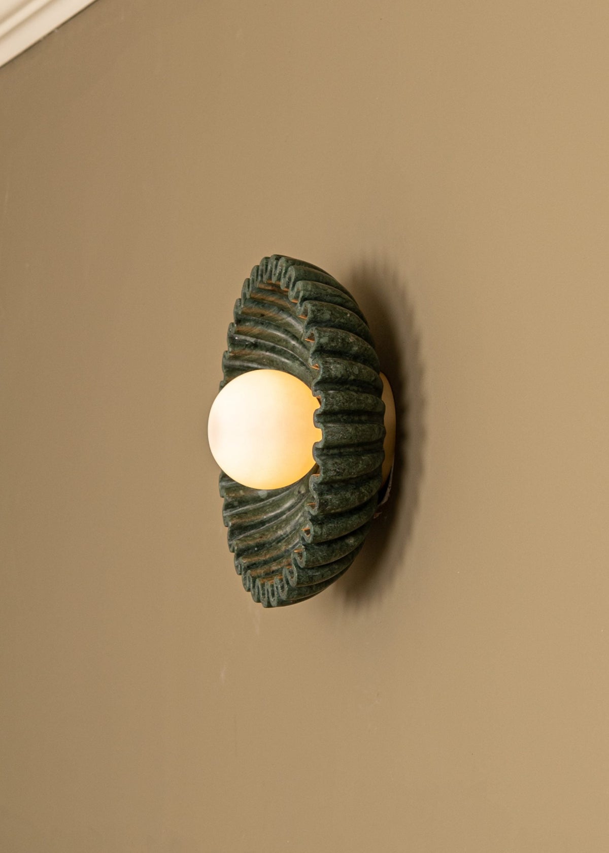 Viraisaya vägglampa
