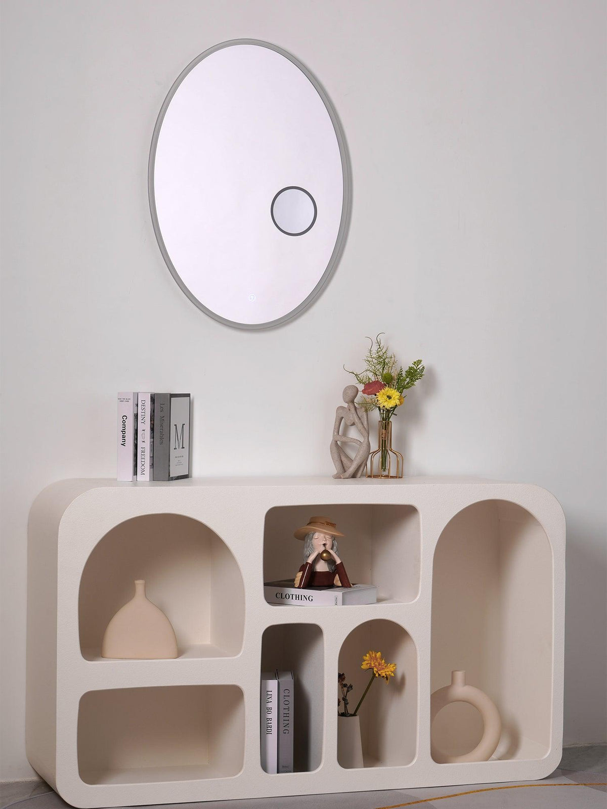 Ovariel oval vägglampa med plastspegel