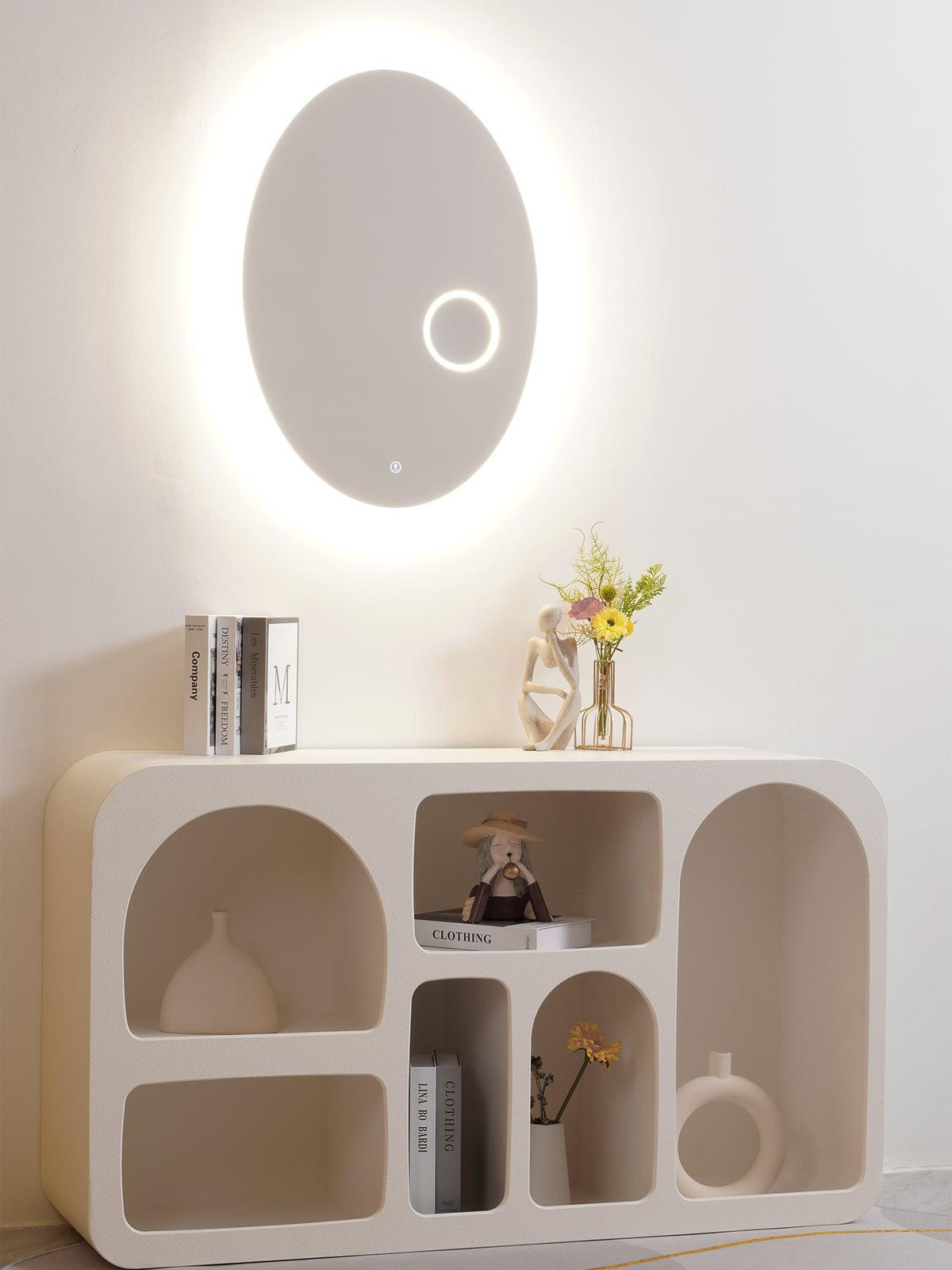 Ovariel oval vägglampa med plastspegel