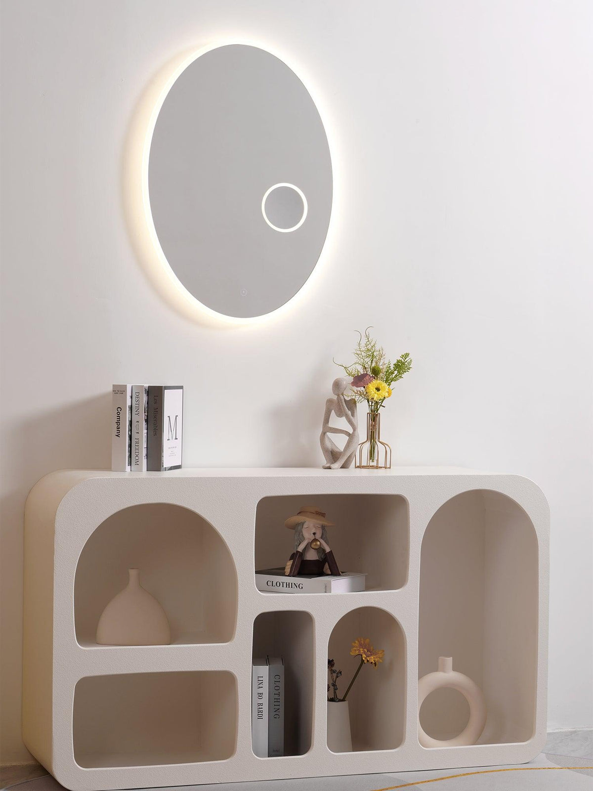 Ovariel oval vägglampa med plastspegel