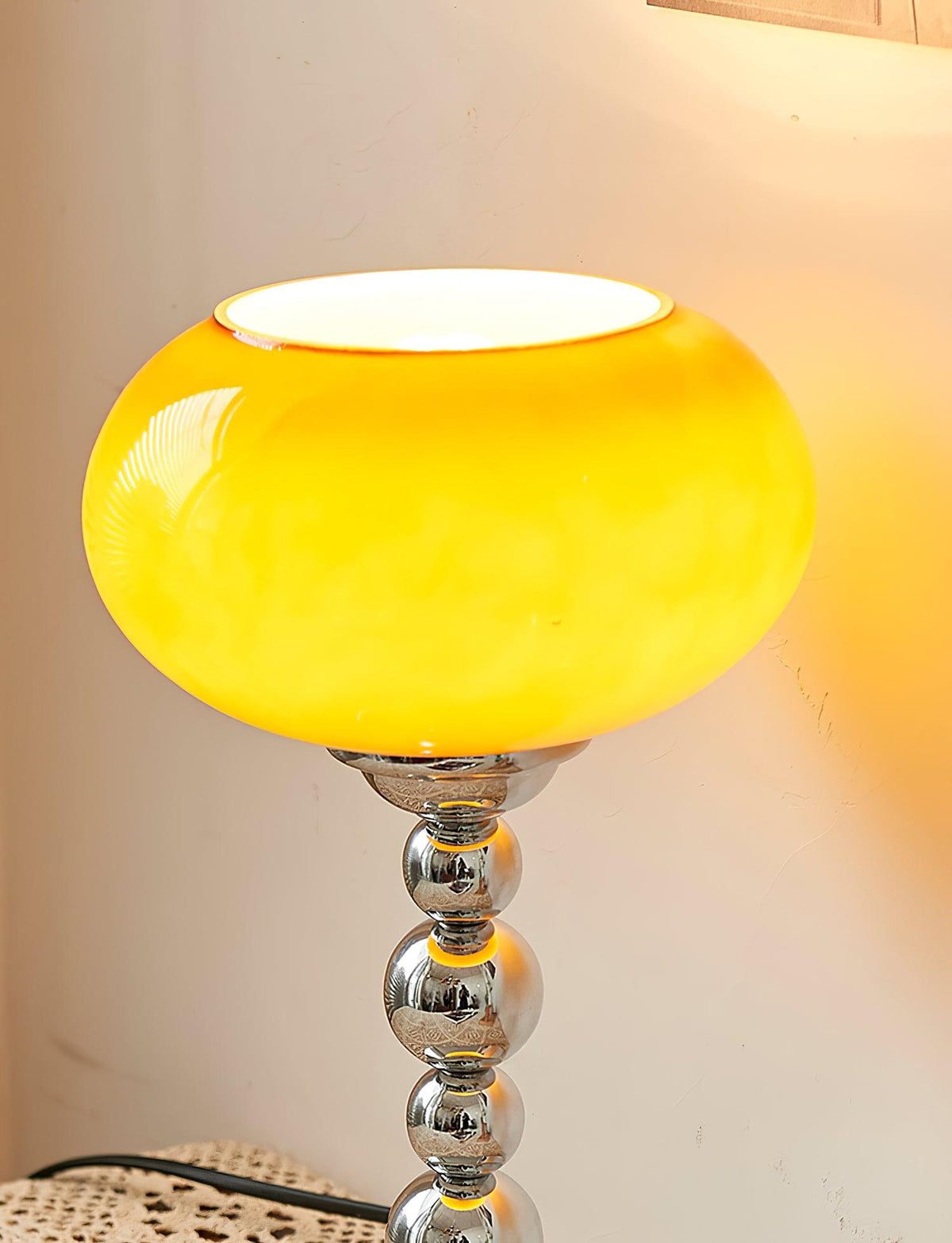 Lioruira modern bordslampa