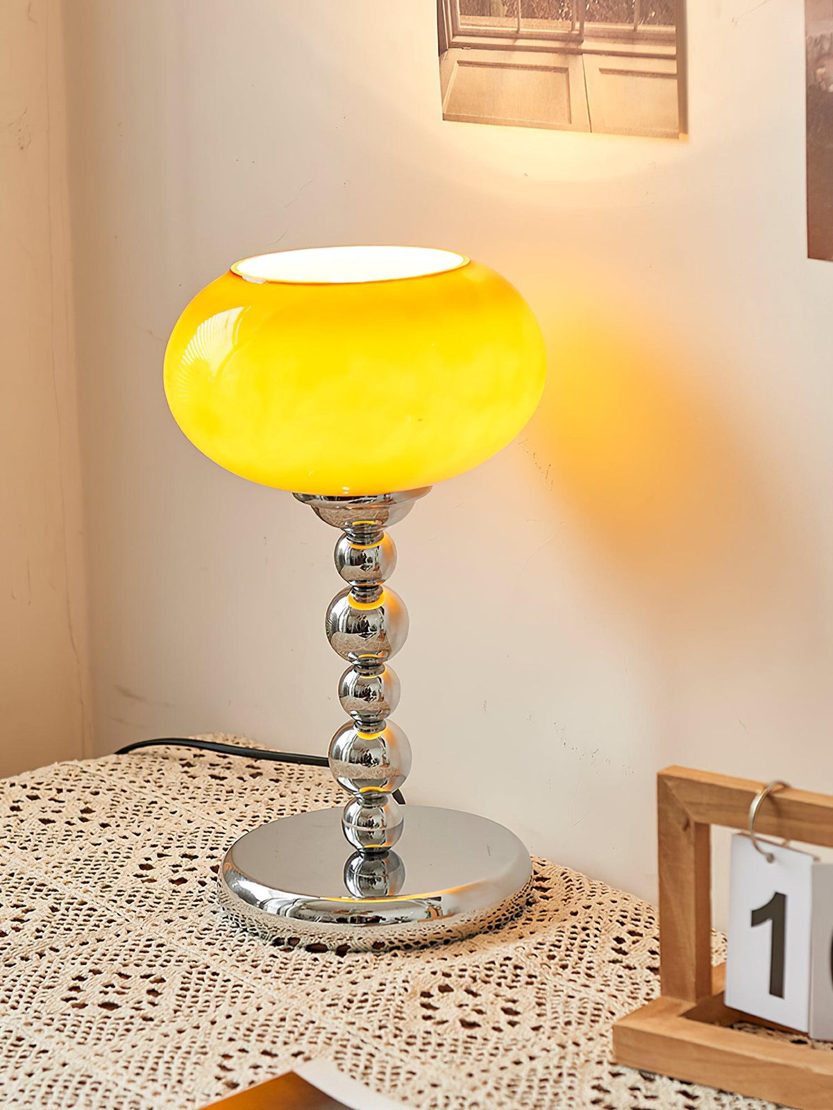 Lioruira modern bordslampa