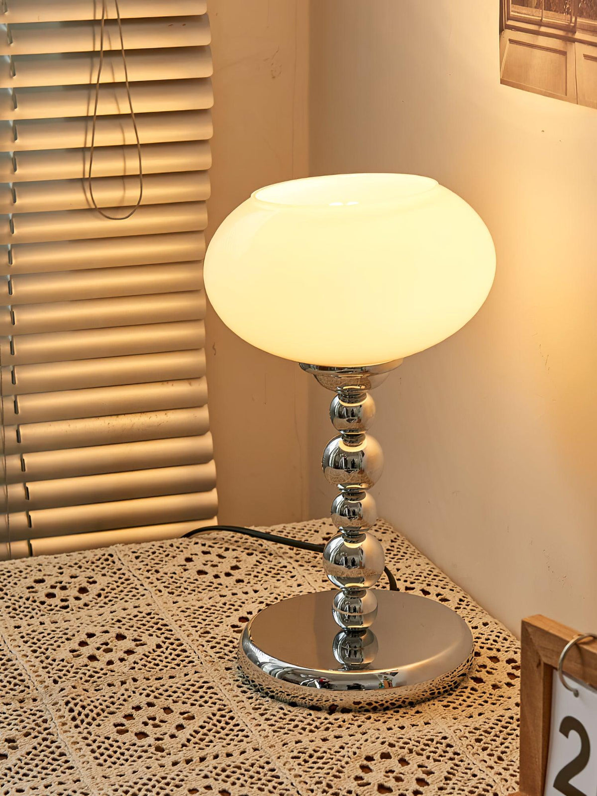 Lioruira modern bordslampa