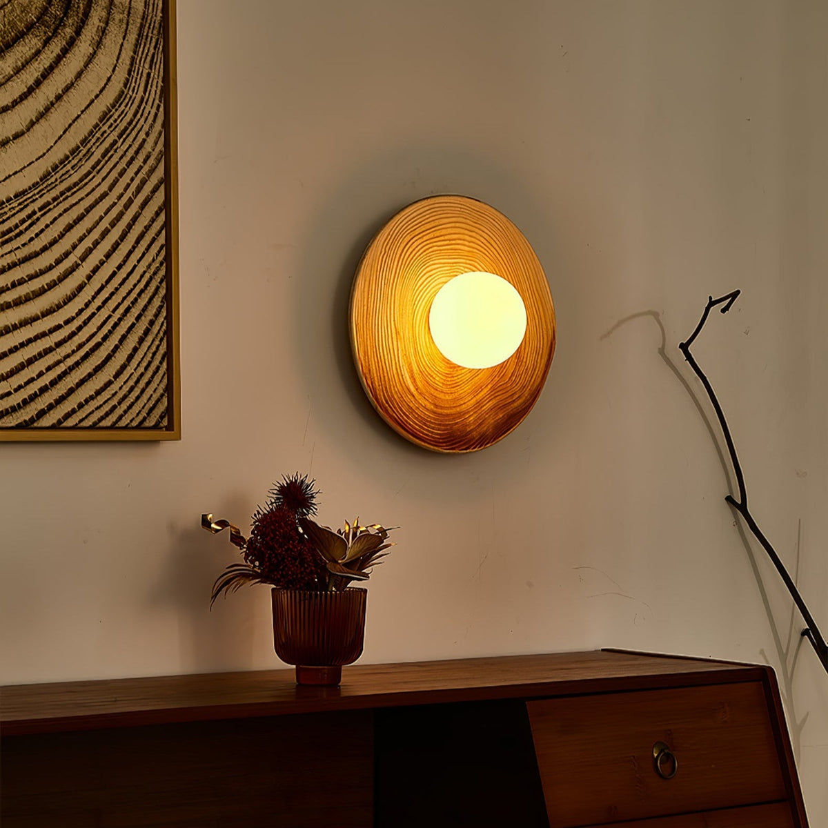 Cerarielle vägglampa i nordisk konststil med keramisk lampskärm