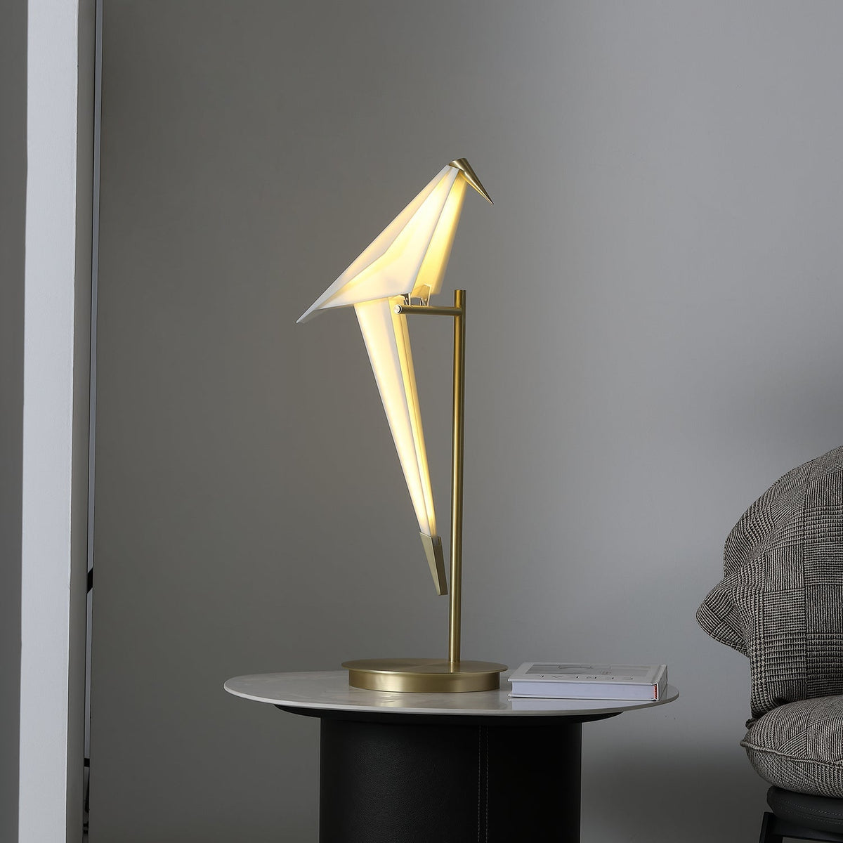 Kaelora Contemporary Table Lamp