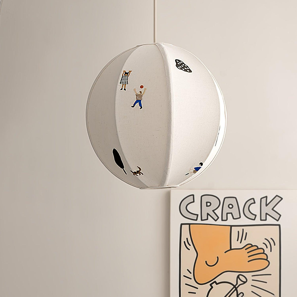 Elva pendellampa i papper med bollmotiv