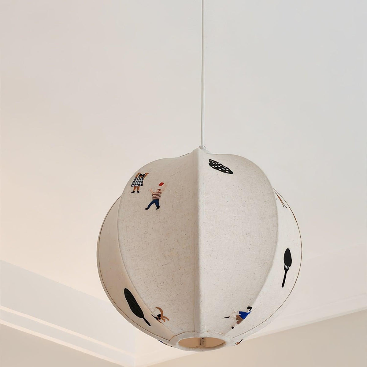 Elva pendellampa i papper med bollmotiv