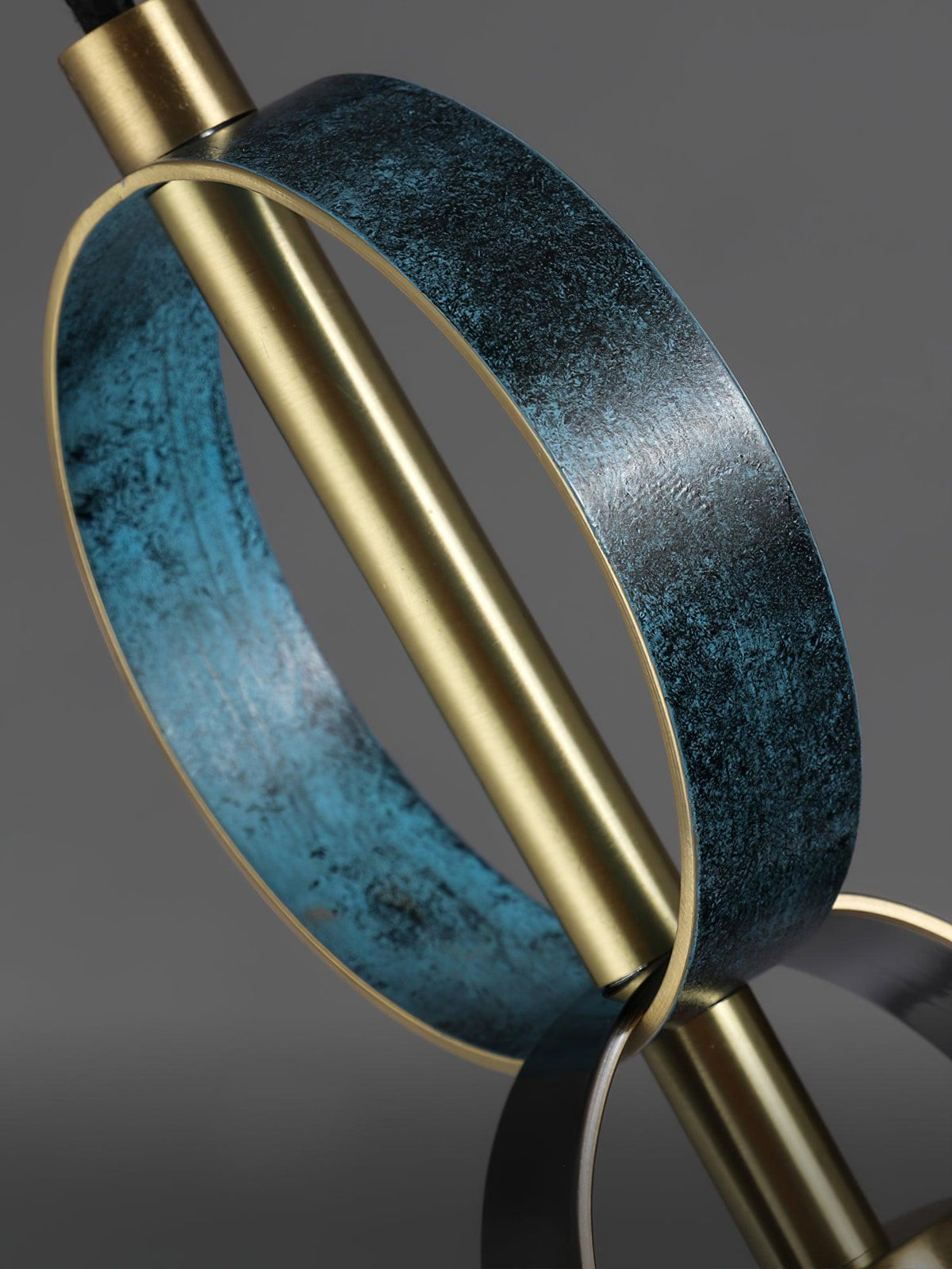 Eirerine pendel i glas, messing og teal
