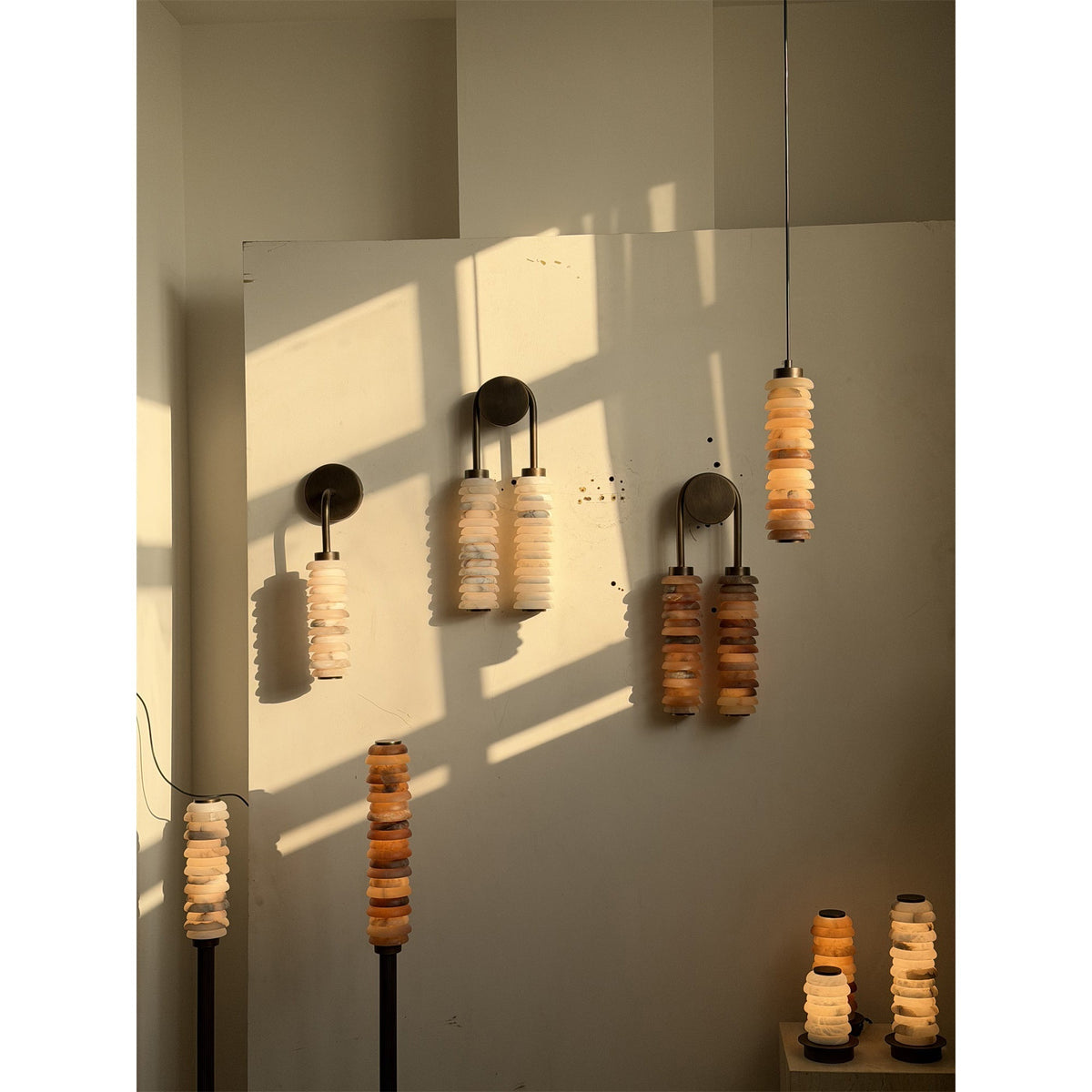 Eiroiella-gulvlampe i alabast