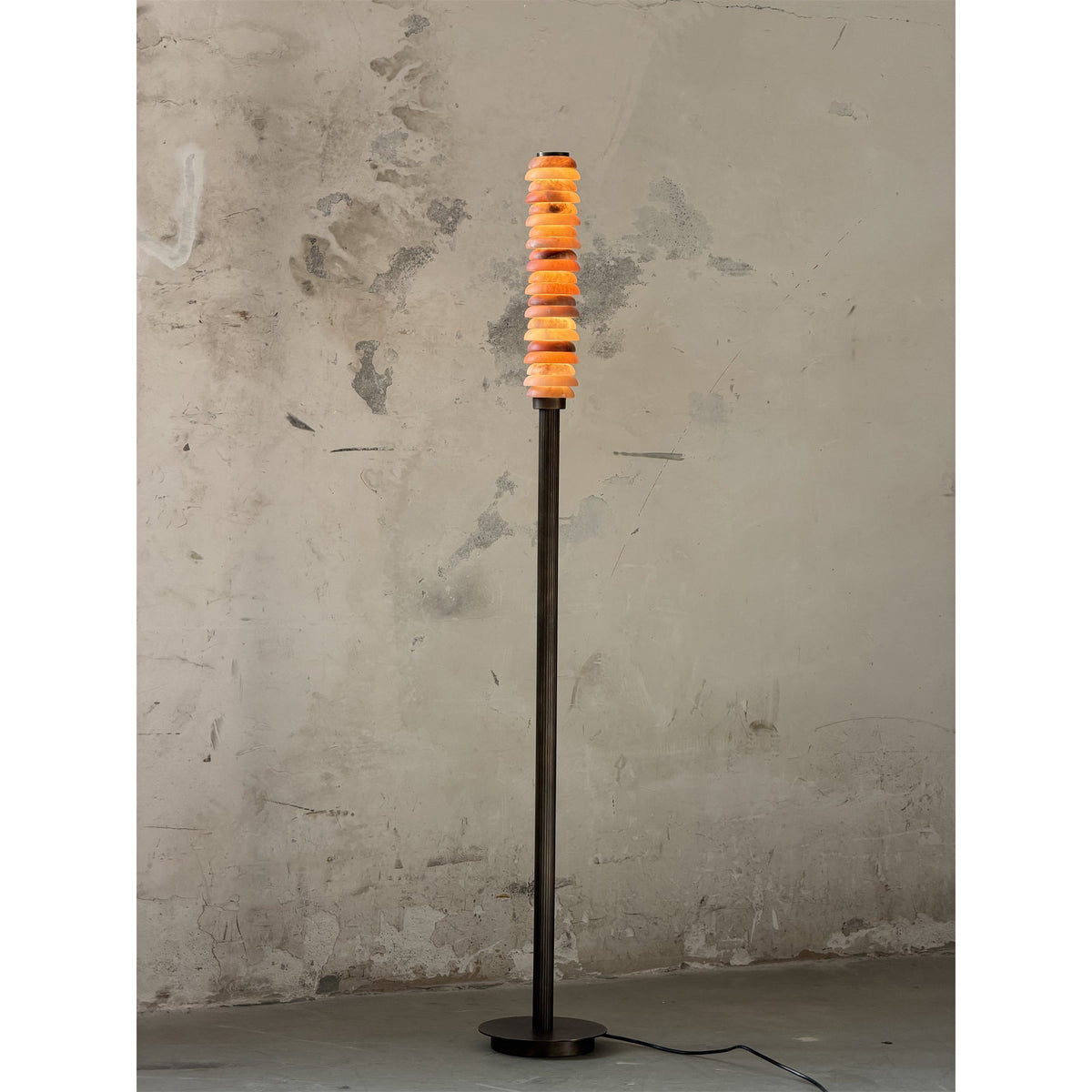 Eiroiella-gulvlampe i alabast