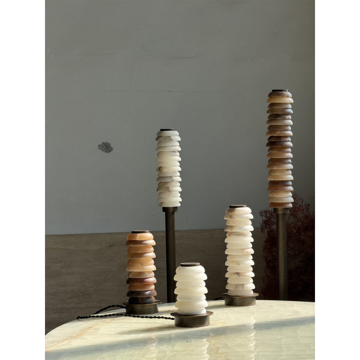 Albuira bordslampa i alabaster