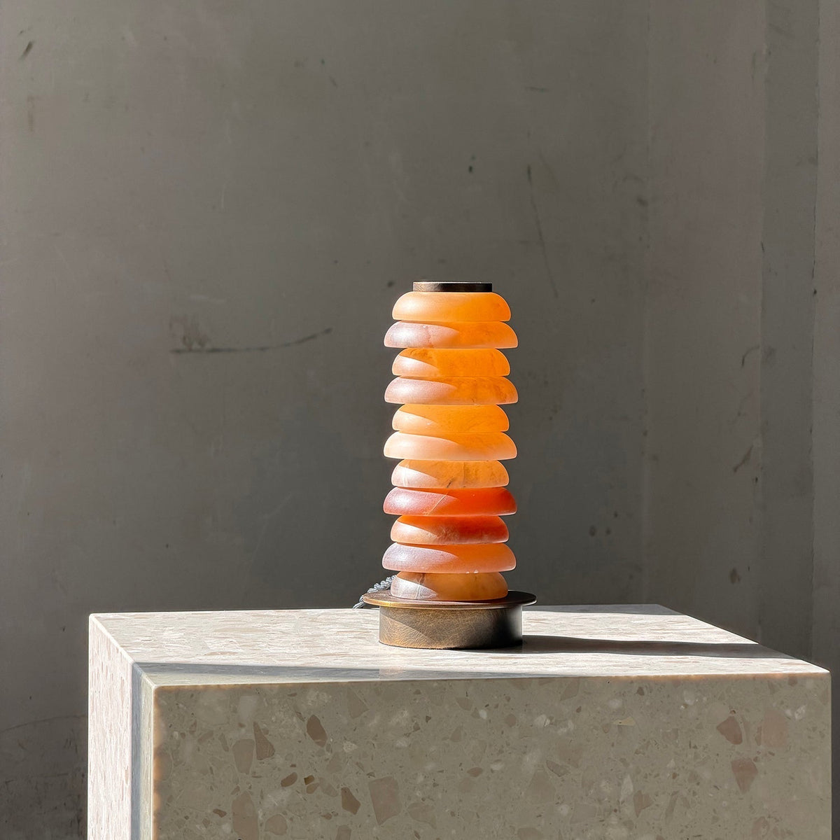 Albuira bordslampa i alabaster