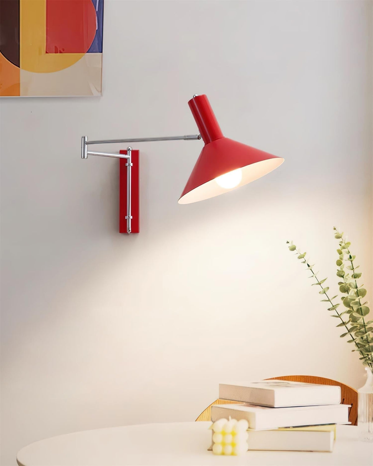 Peak vägglampa med justerbar arm och röd läslampa