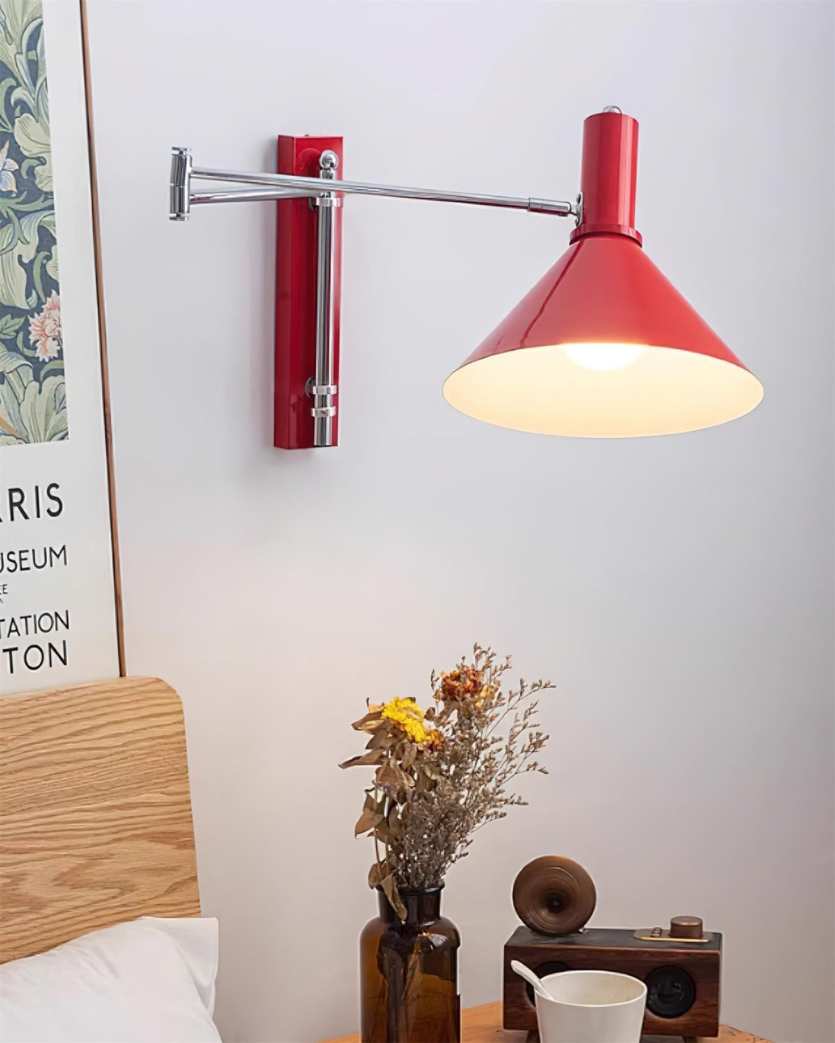 Peak vägglampa med justerbar arm och röd läslampa