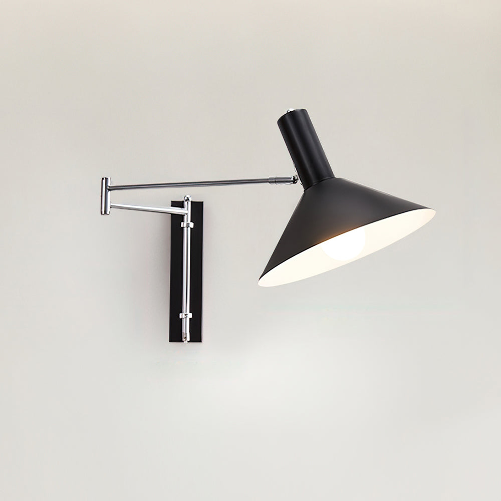 Peak vägglampa med justerbar arm och röd läslampa