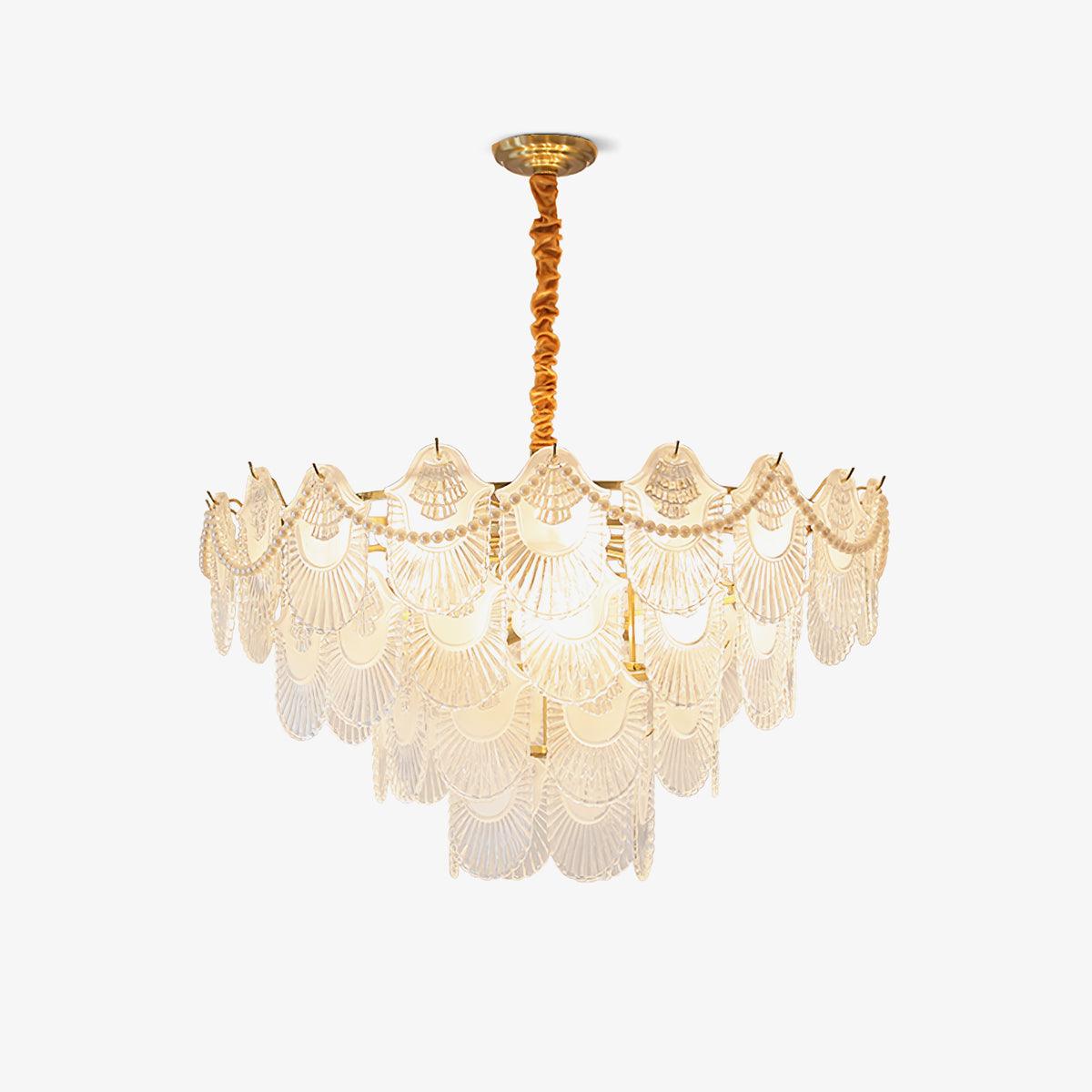 Liorelelle lysekrone i perlemorsglas med muslingeskaldesign