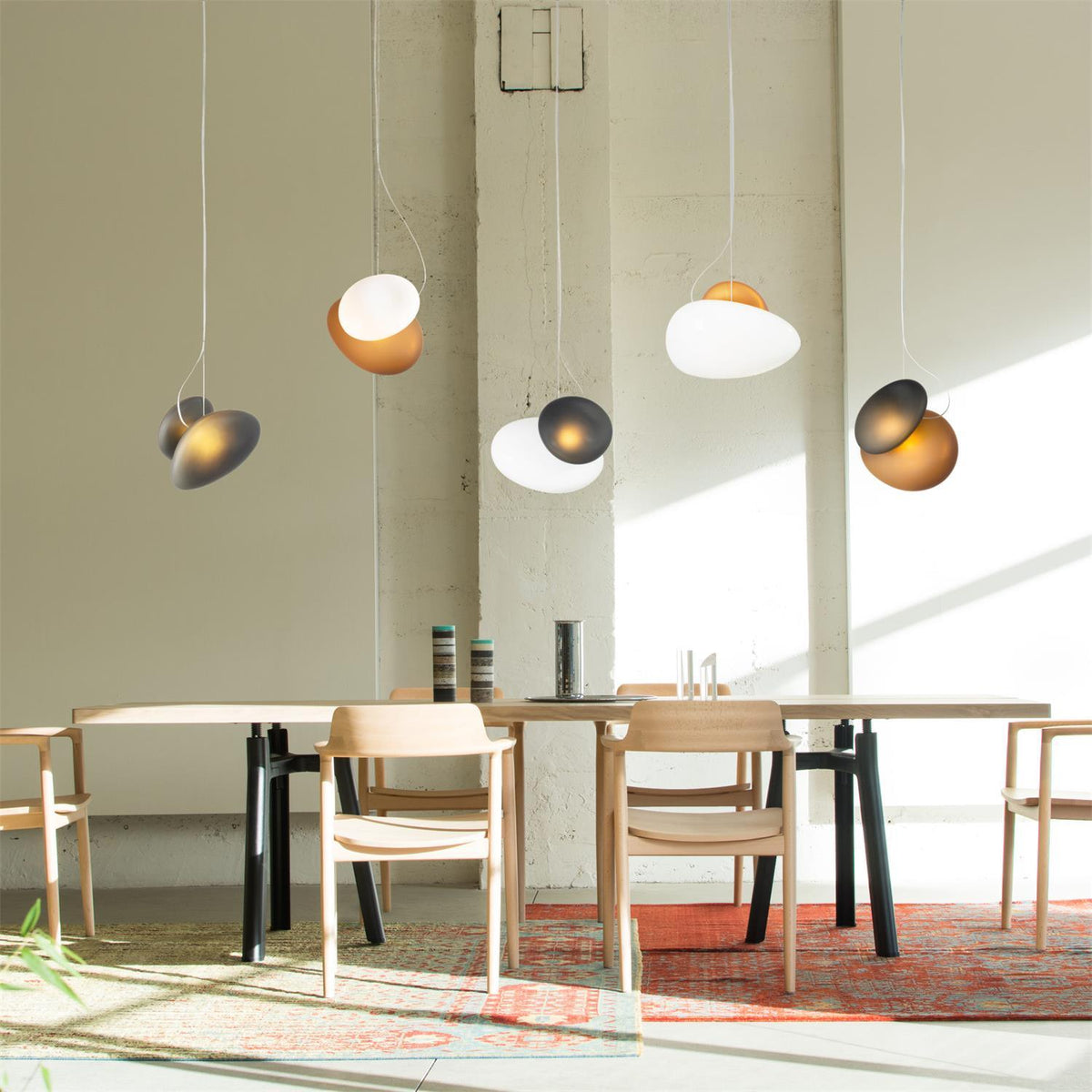 Mervan pendellampe i matteret glas