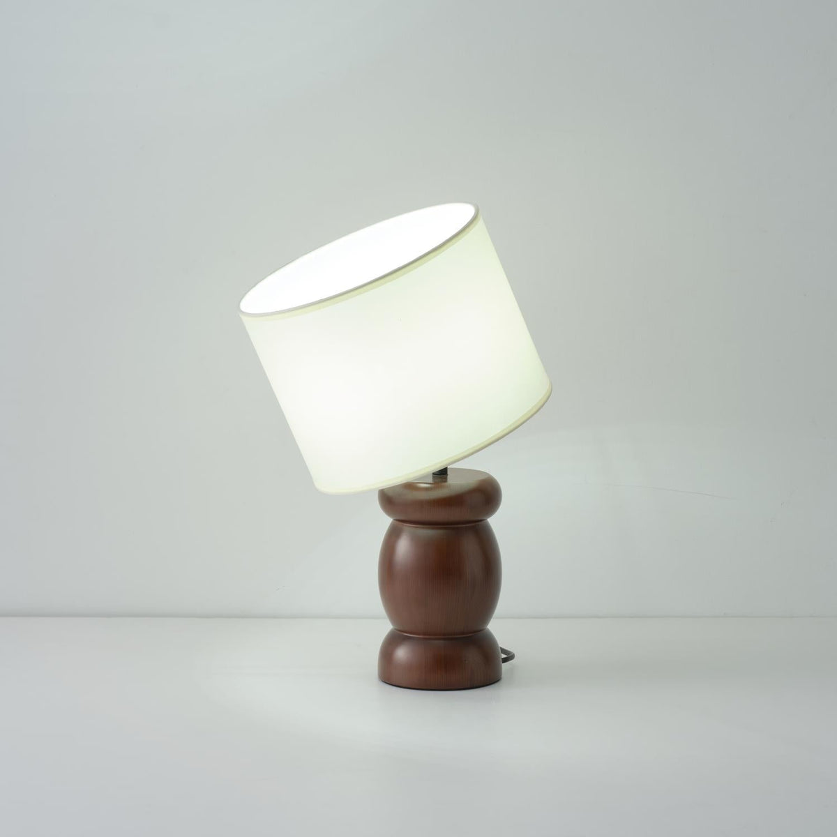 Beadon-træbordlampe