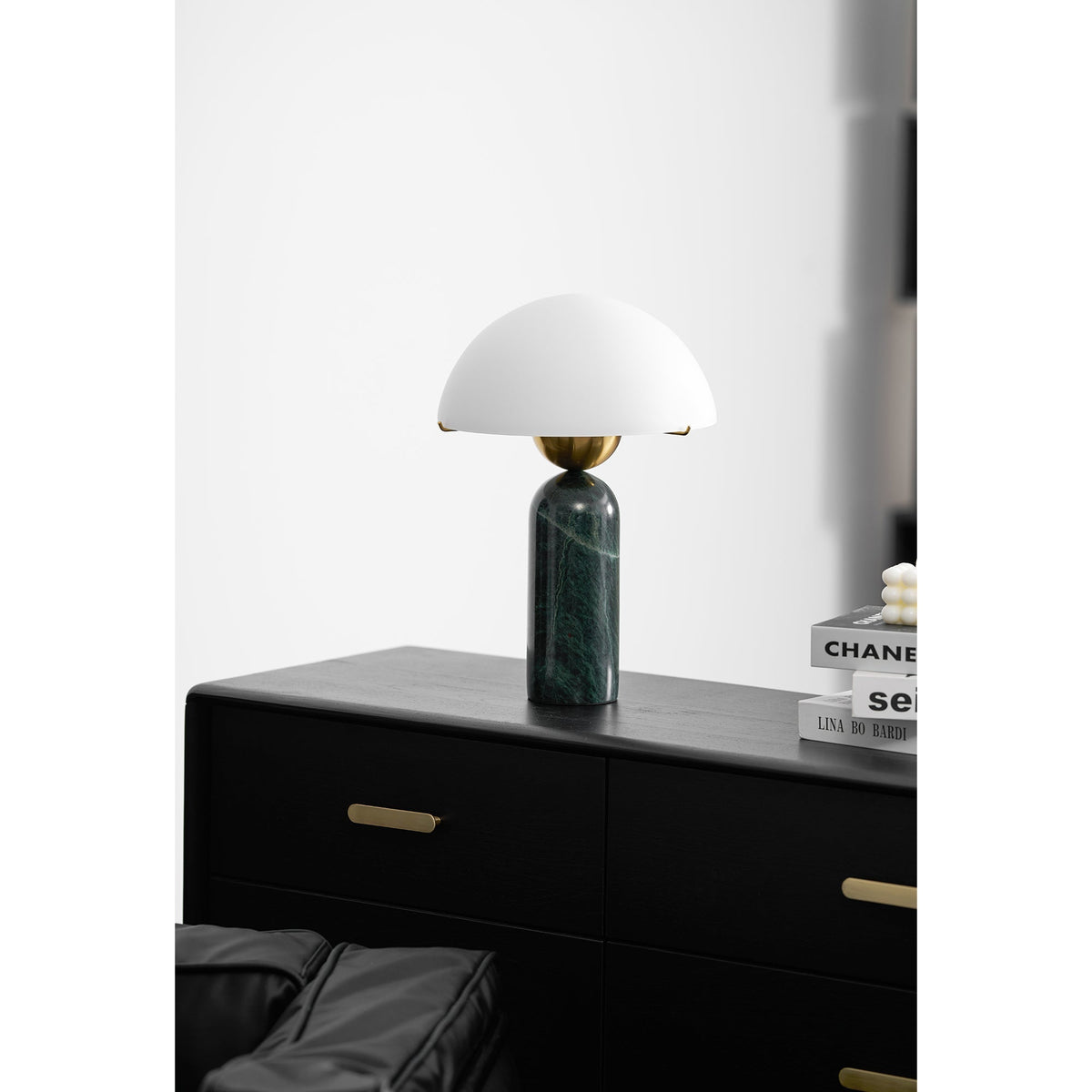Tirixon bordslampa i alabaster