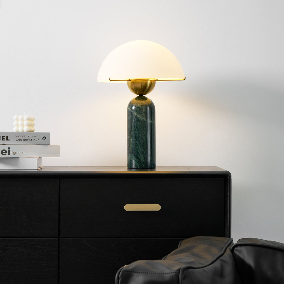 Tirixon bordslampa i alabaster