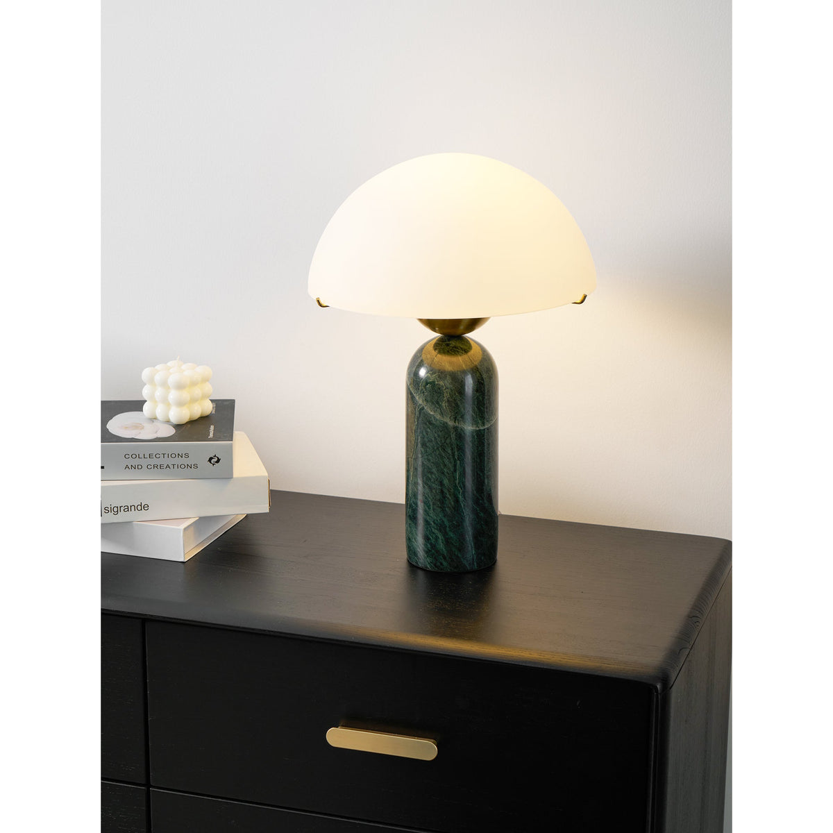 Tirixon bordslampa i alabaster