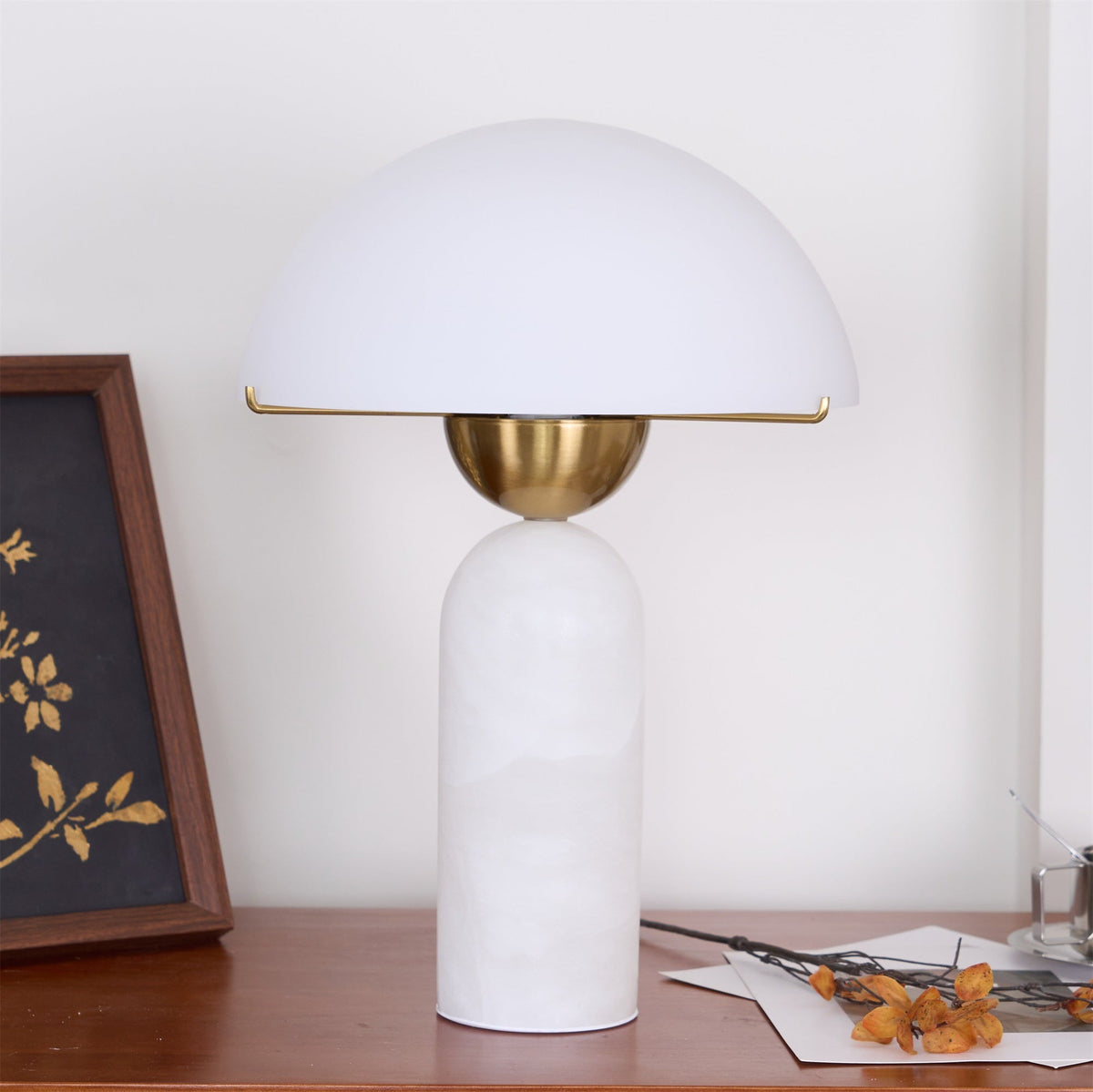 Tirixon bordslampa i alabaster
