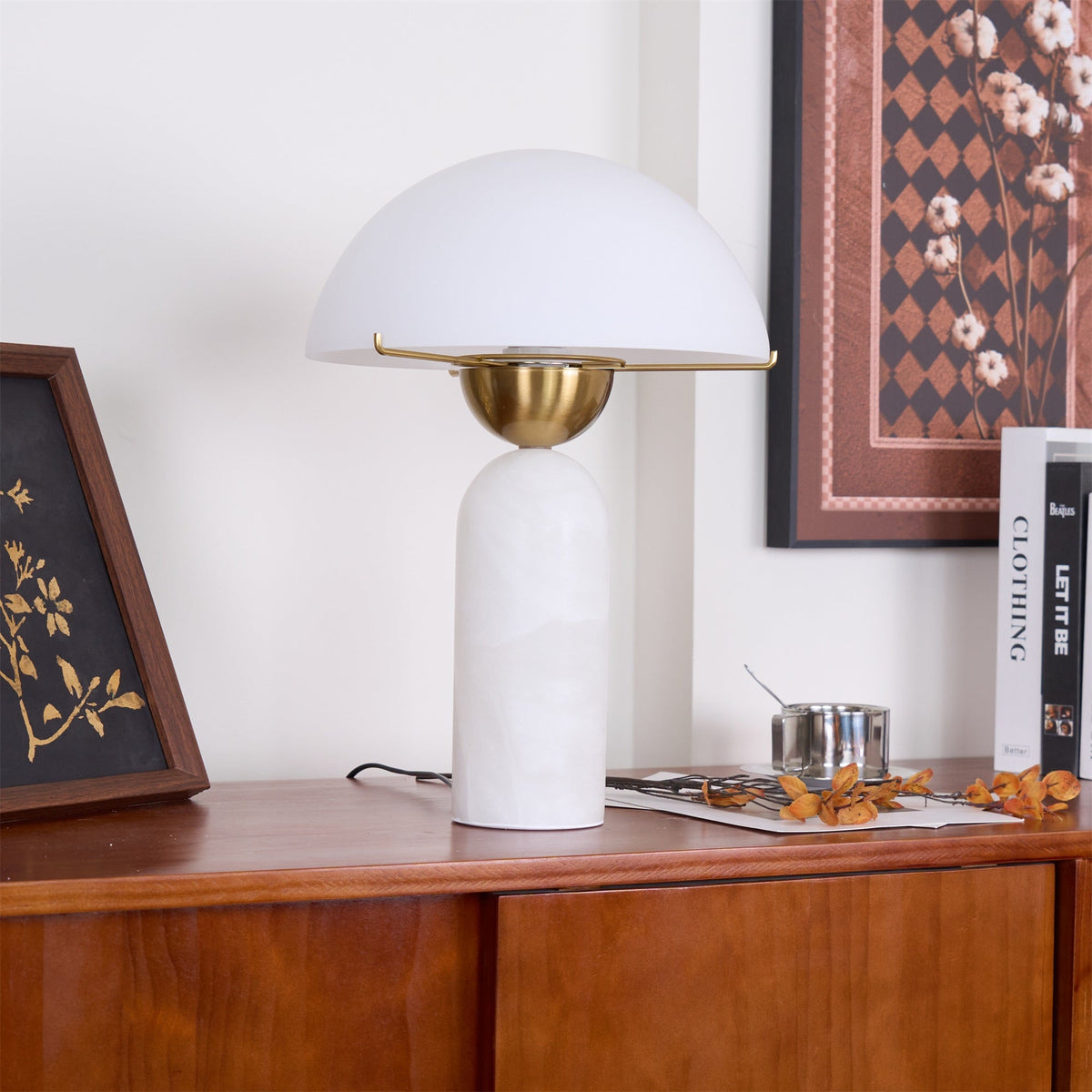 Tirixon bordslampa i alabaster