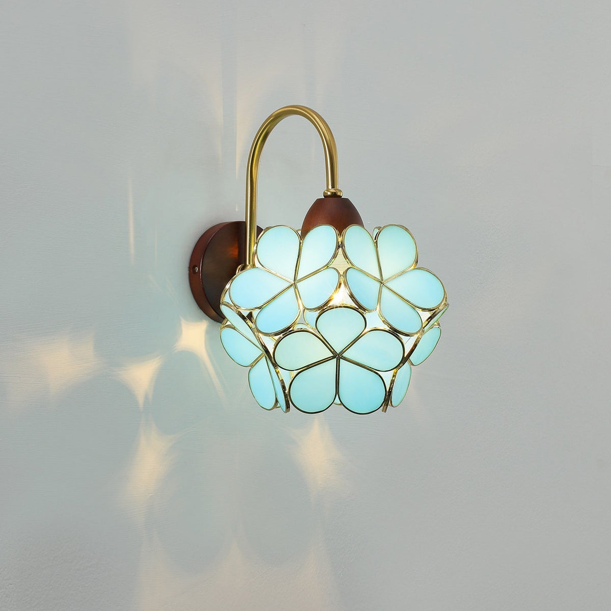 Petals-Wood vägglampa