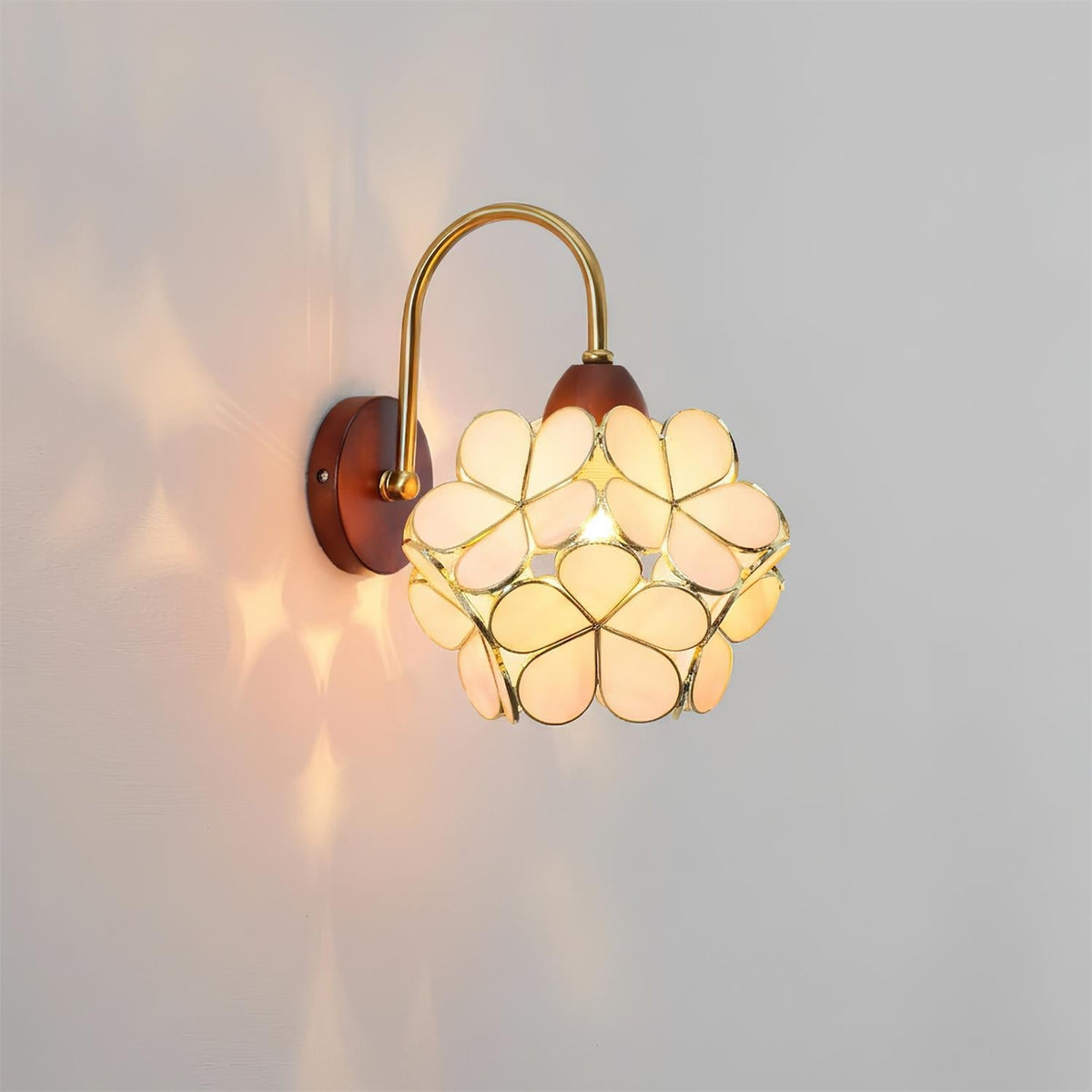 Petals-Wood vägglampa