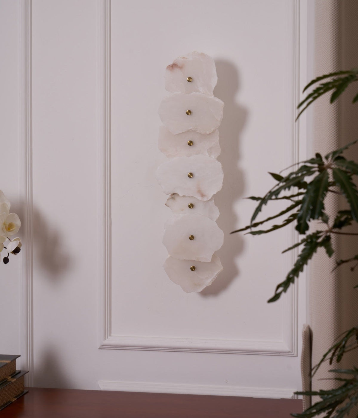 Candeeiro de parede de alabastro com flores agrupadas Alaeila