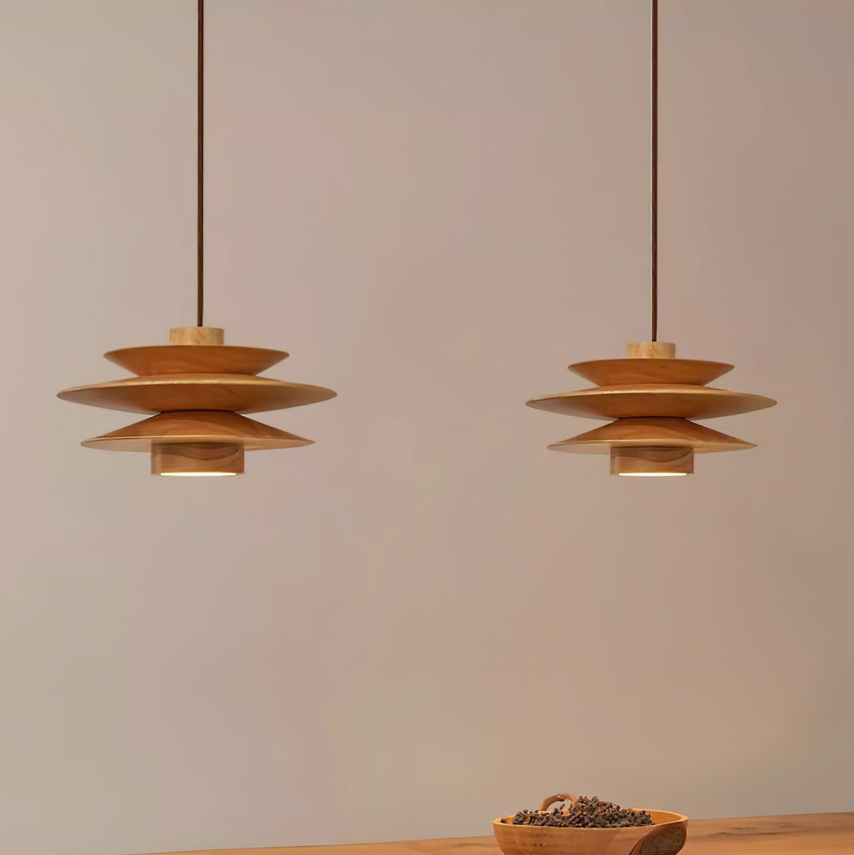 Axis pendellampa i valnöt, mid-century-stil