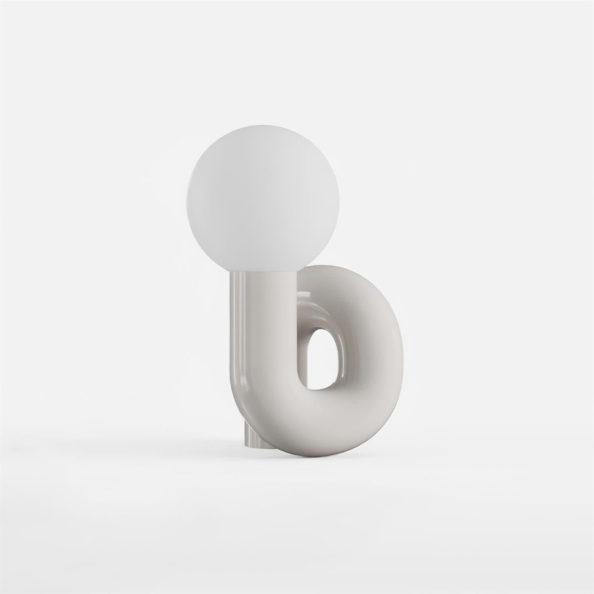 Soreeon lampa lekfull N-form helt vit
