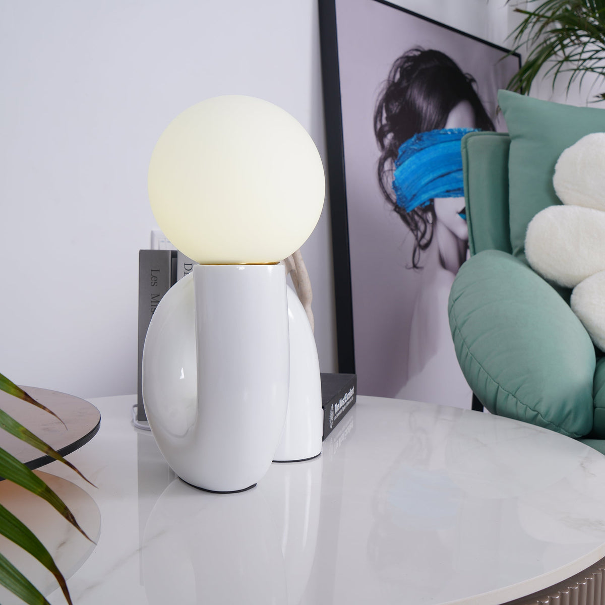 Soreeon lampa lekfull N-form helt vit