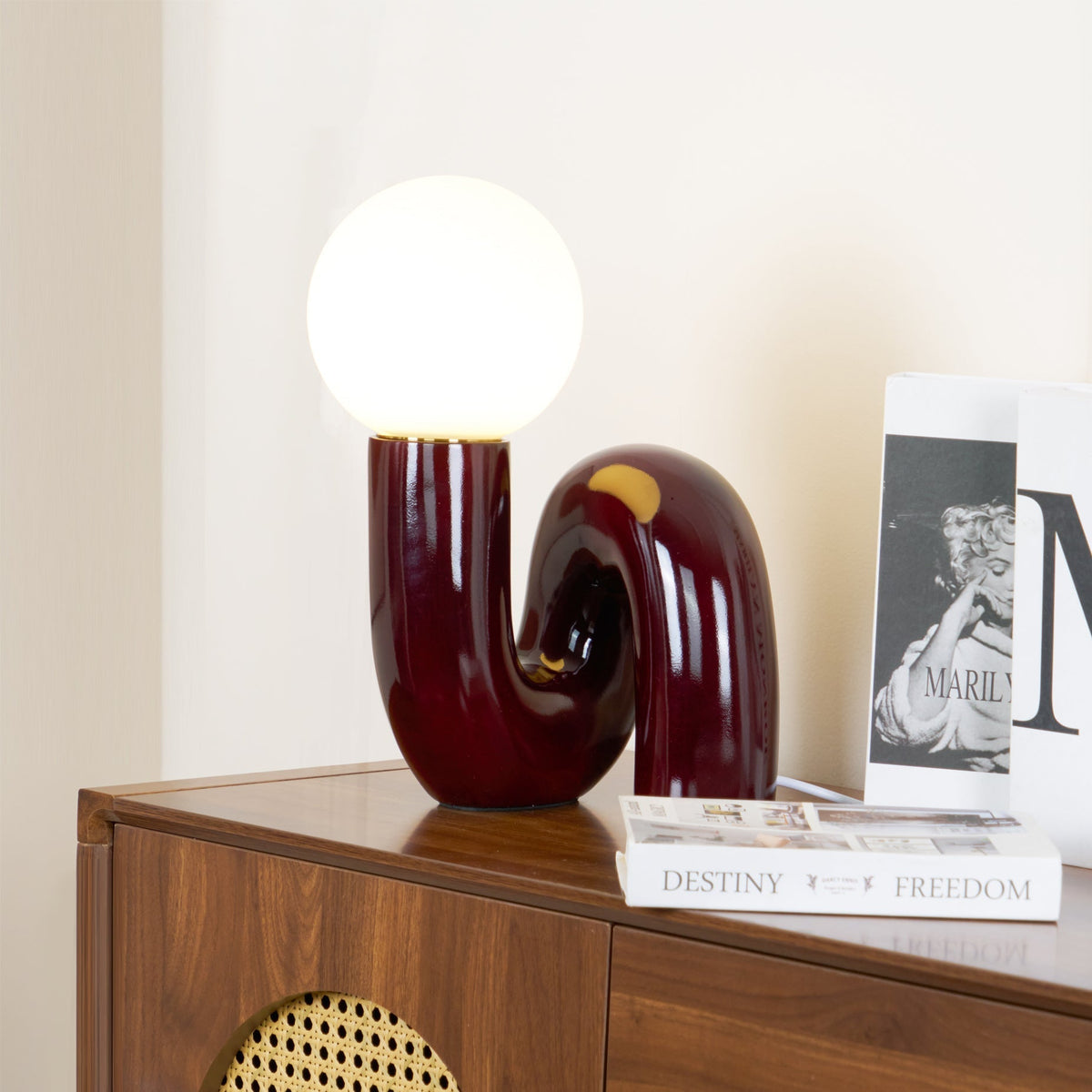 Soreeon lampa lekfull N-form helt vit