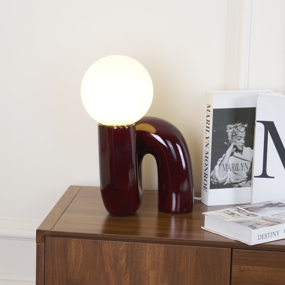 Soreeon lampa lekfull N-form helt vit
